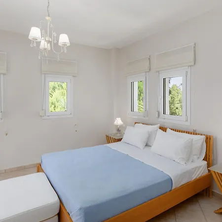 Villa Xenia With Seaview & Private Garden By Halu!
